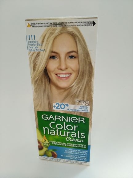 farba do włosów garnier color naturals 111 superjasny popielaty blond - włosy w kolorze popielaty blond